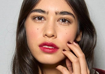 Esmalte burdeos: el color de uñas que siempre vuelve cada otoño
